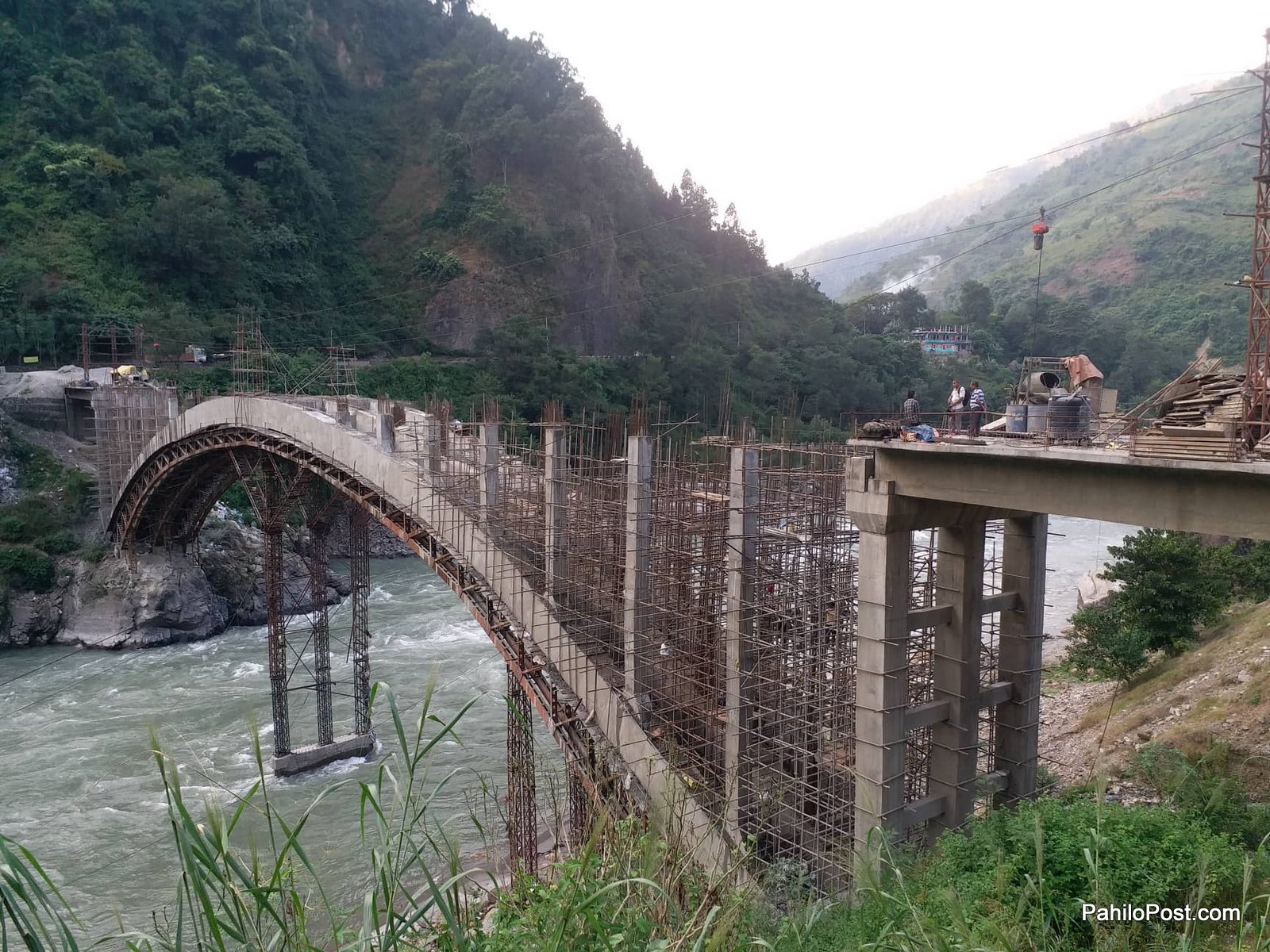 चीनमा सिकेको डिजाइनबाट यसरी तयार हुँदैछ मुग्लिनमा आर्क ब्रिज