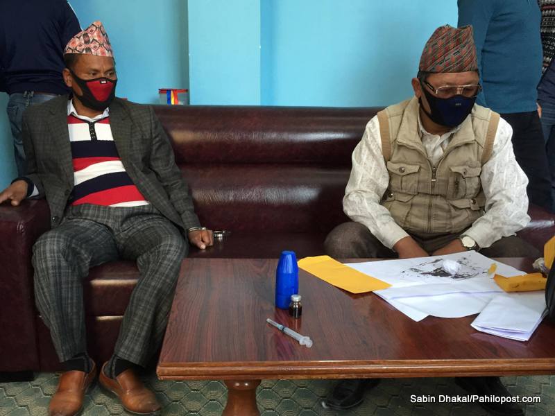 प्रहरीका अघिल्तिर नै नक्कली नोटको डेमो: घाउमा लगाउने औषधिबाट यसरी हुन्थ्यो ठगी(भिडियो)