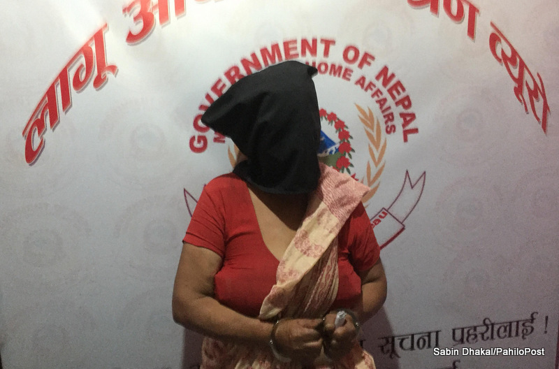 एक रहस्यमय घरकी निर्दयी आमा, जसले छोरालाई सिकाए 'ड्रग्स' खान