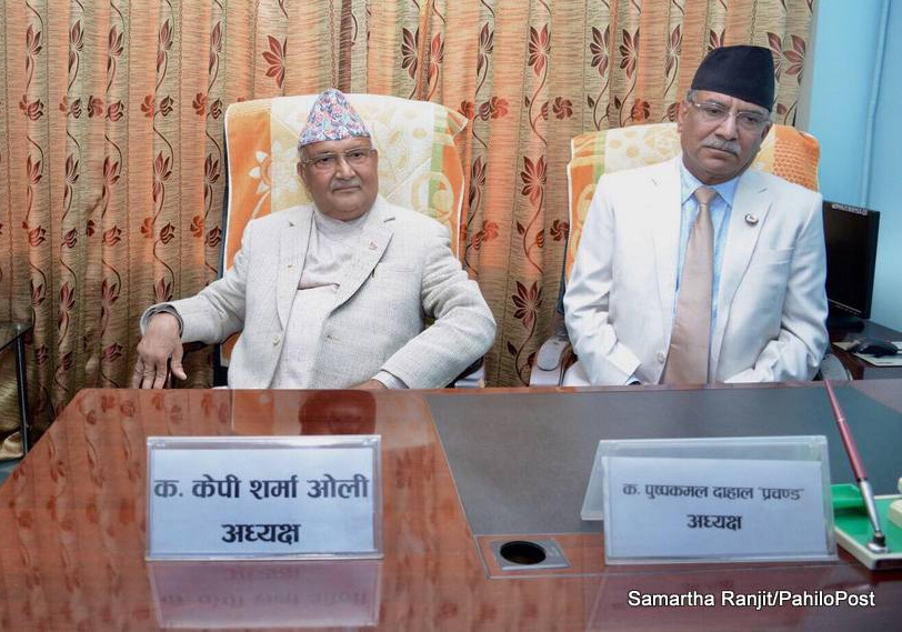प्रचण्डलाई ओलीका तीन झट्काः त्यसपछि दुई पाइलटको दुईतिर उडान!