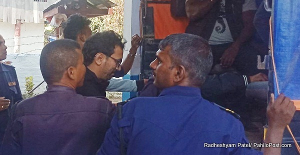 निजगढबाट होटल व्यवसायी संघ बाराका अध्यक्षसहित २२ जना जुवाडे पक्राउ